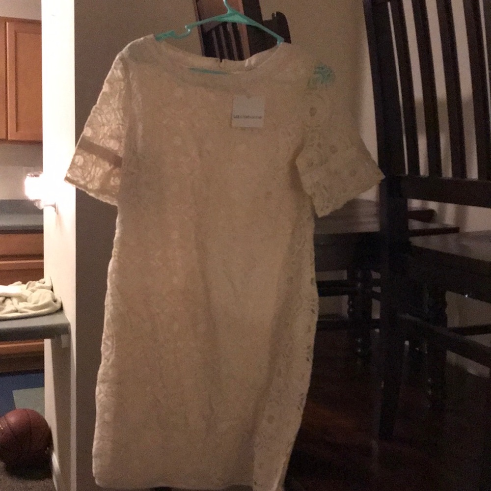 Beautiful Lined Lace Liz Claiborne Dress!